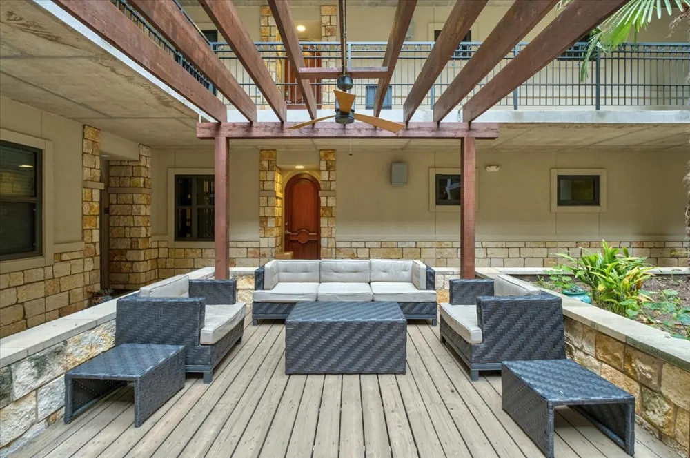 1812 West Avenue #404 Austin, TX 78701