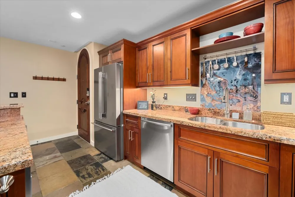 1812 West Avenue #404 Austin, TX 78701