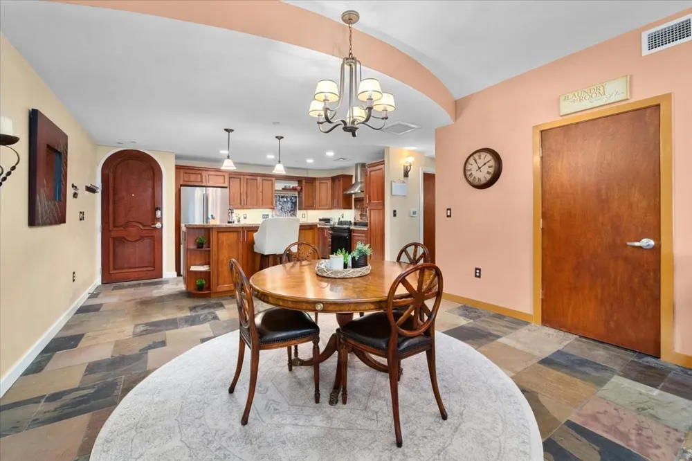 1812 West Avenue #404 Austin, TX 78701