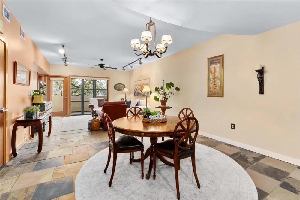 1812 West Avenue #404 Austin, TX 78701