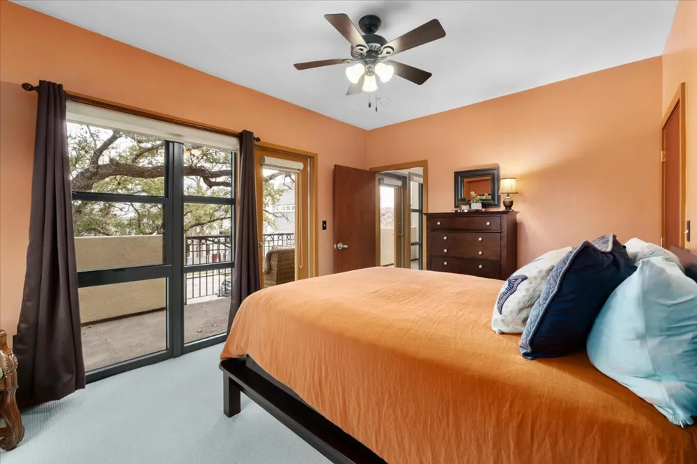 1812 West Avenue #404 Austin, TX 78701