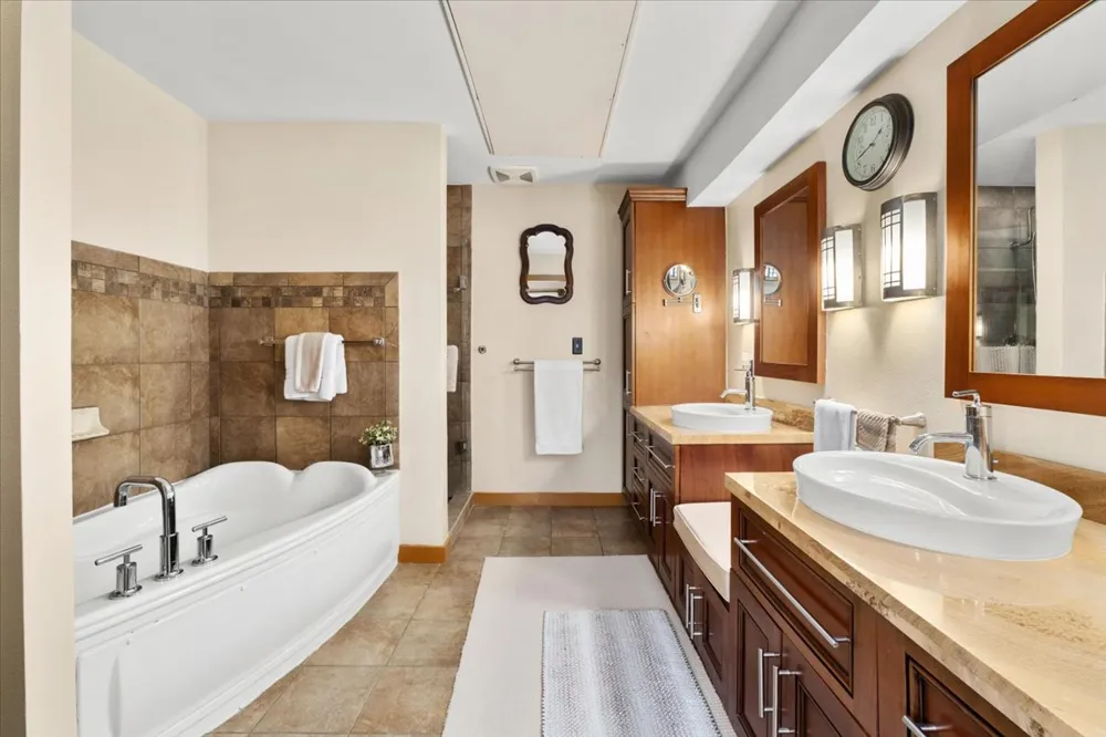 1812 West Avenue #404 Austin, TX 78701
