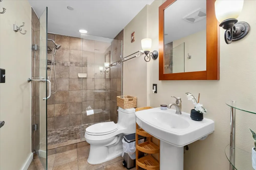 1812 West Avenue #404 Austin, TX 78701