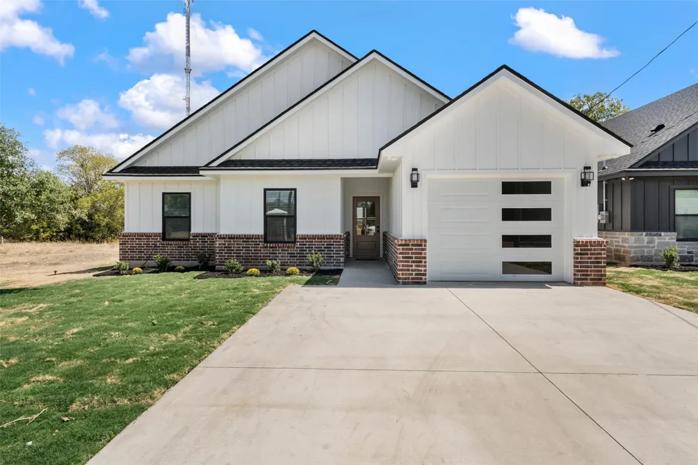 300 Johnson Street McGregor, TX 76657