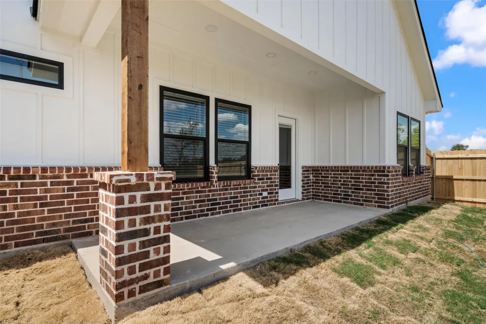 300 Johnson Street McGregor, TX 76657