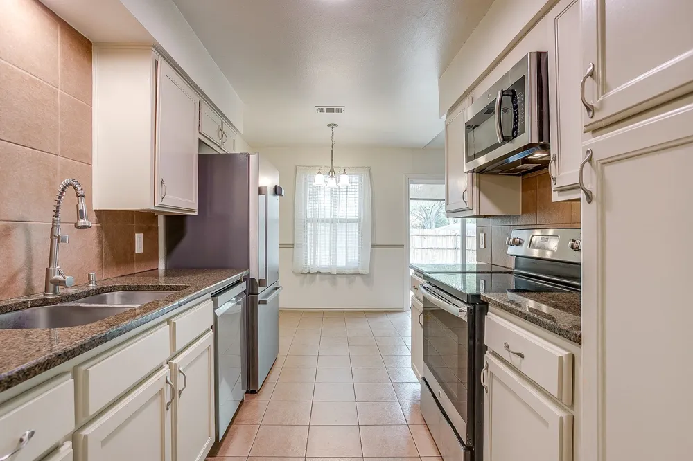 2610 Casa Blanca Court Arlington, TX 76015