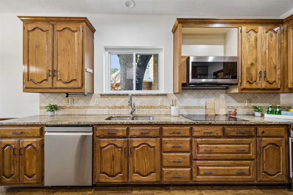 5905 Indian Hills Drive Garland, TX 75044
