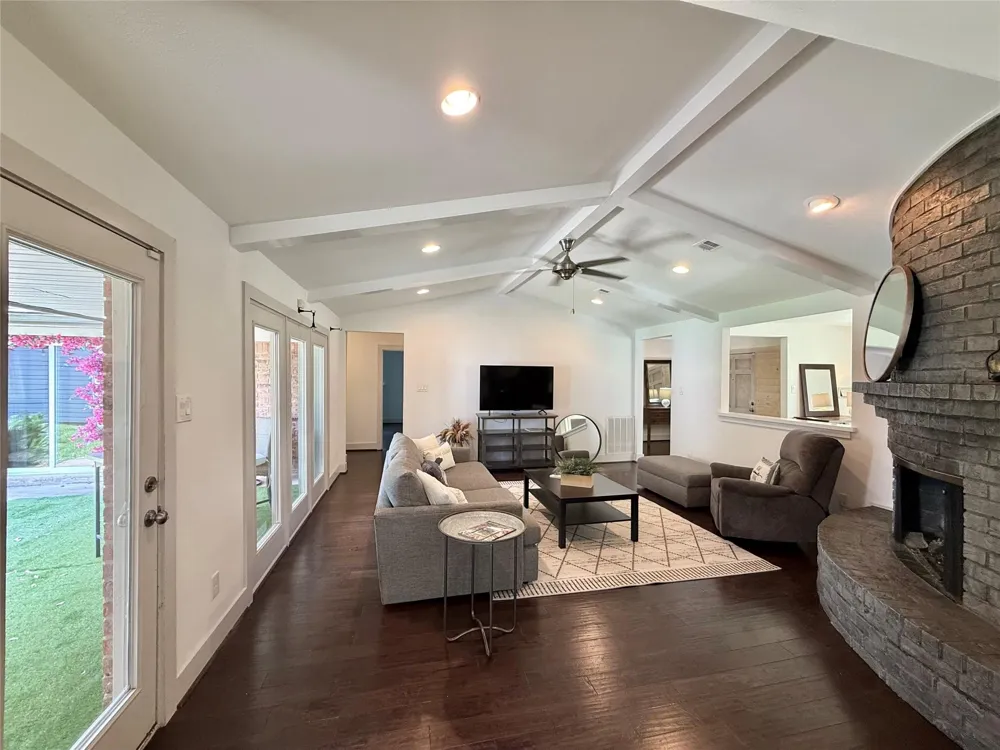 5638 Grape Street Houston, TX 77096