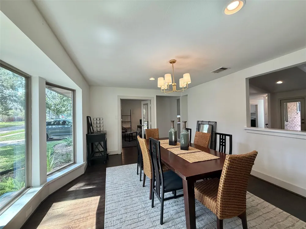 5638 Grape Street Houston, TX 77096