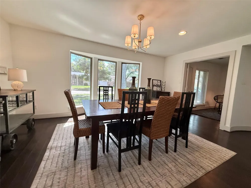 5638 Grape Street Houston, TX 77096