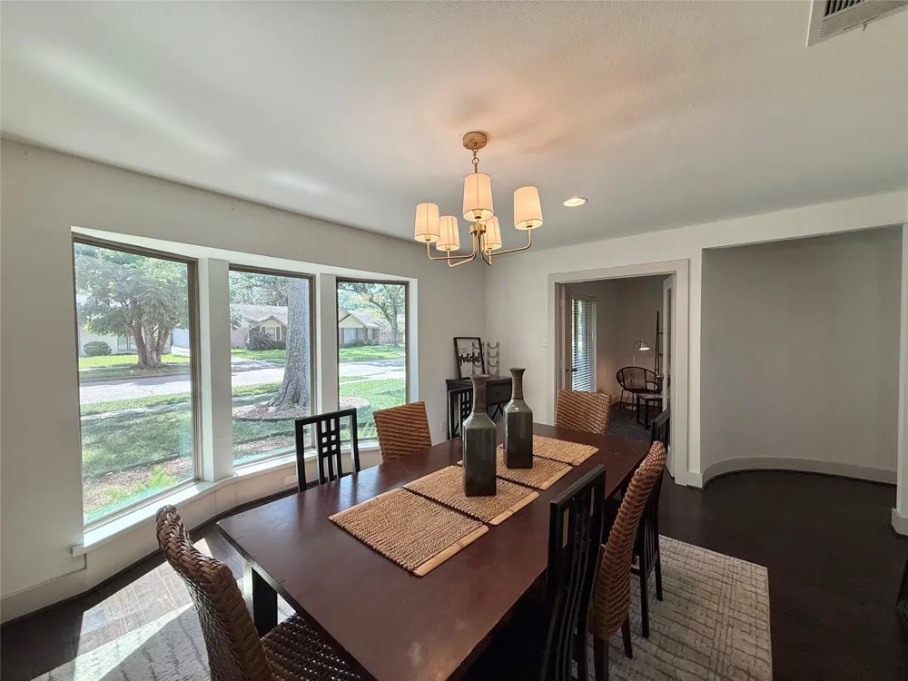 5638 Grape Street Houston, TX 77096