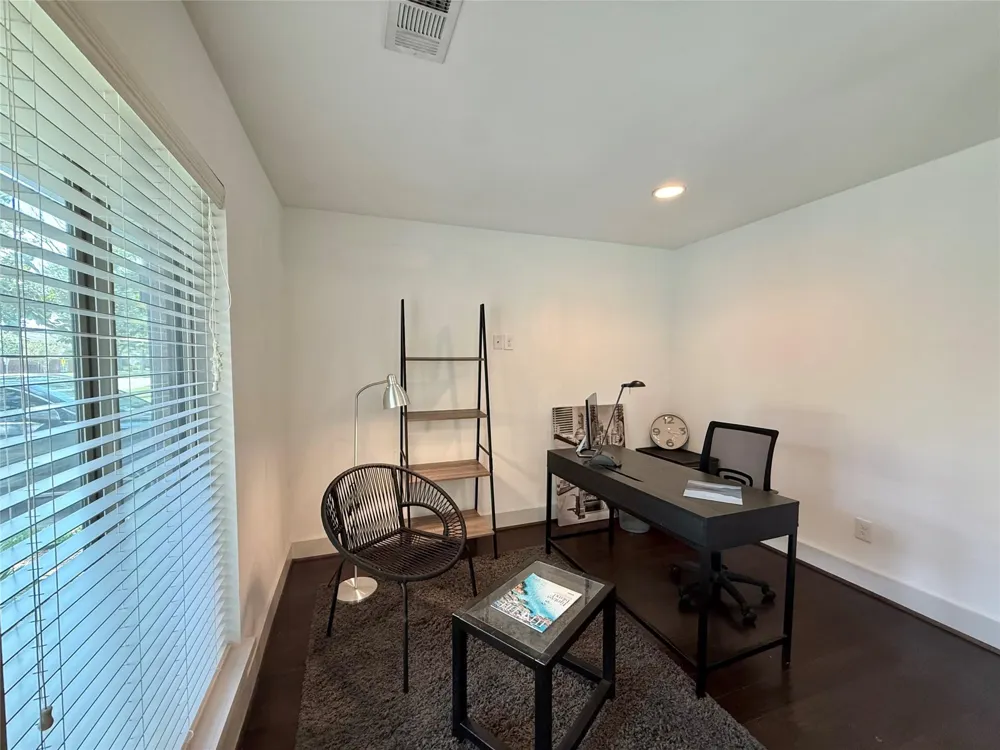 5638 Grape Street Houston, TX 77096