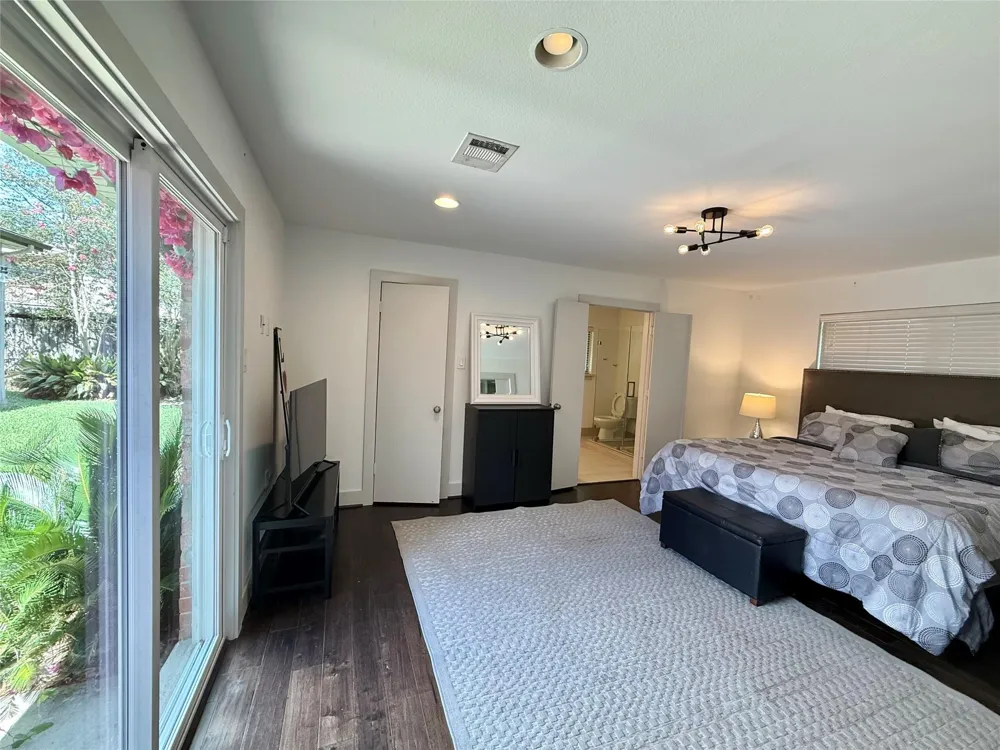 5638 Grape Street Houston, TX 77096