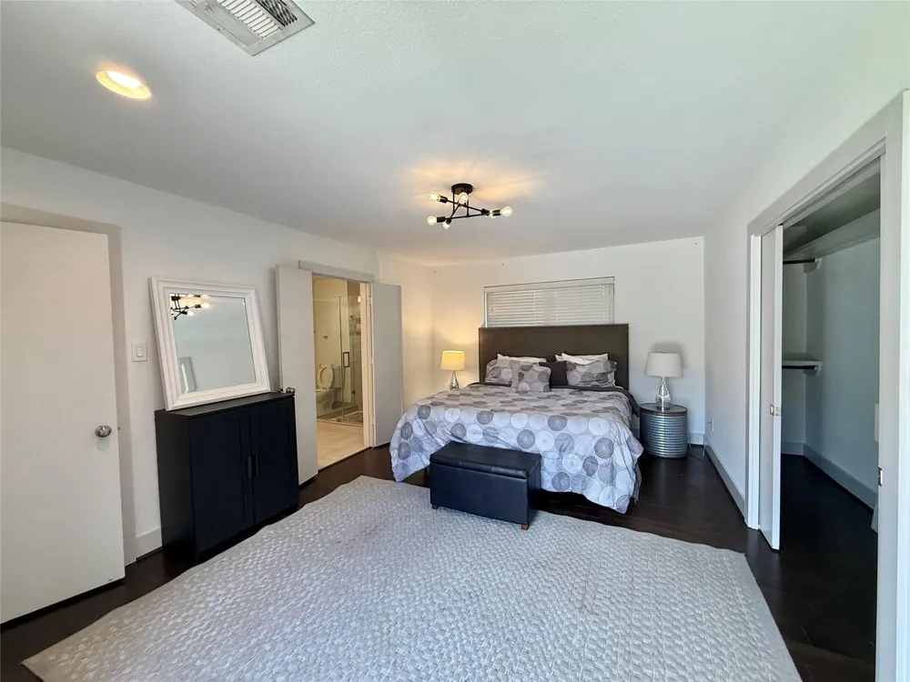 5638 Grape Street Houston, TX 77096