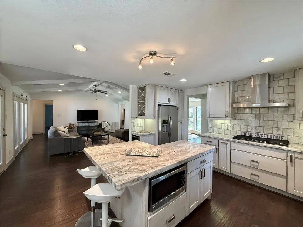 5638 Grape Street Houston, TX 77096
