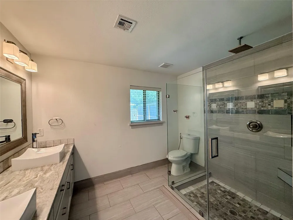 5638 Grape Street Houston, TX 77096