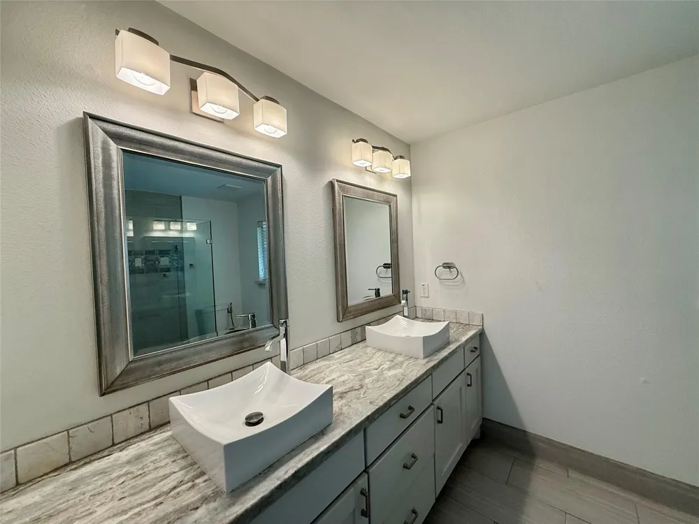 5638 Grape Street Houston, TX 77096