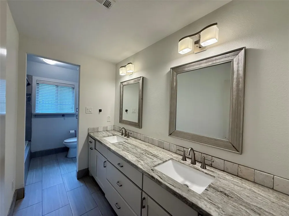 5638 Grape Street Houston, TX 77096