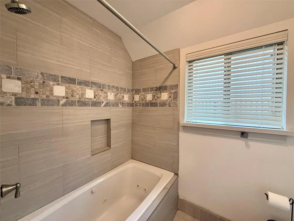5638 Grape Street Houston, TX 77096