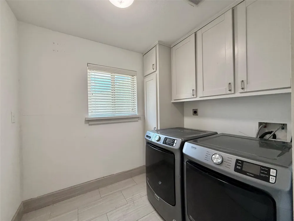 5638 Grape Street Houston, TX 77096