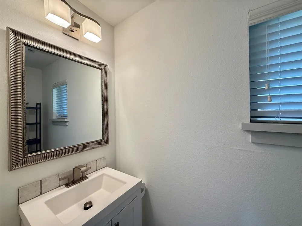 5638 Grape Street Houston, TX 77096