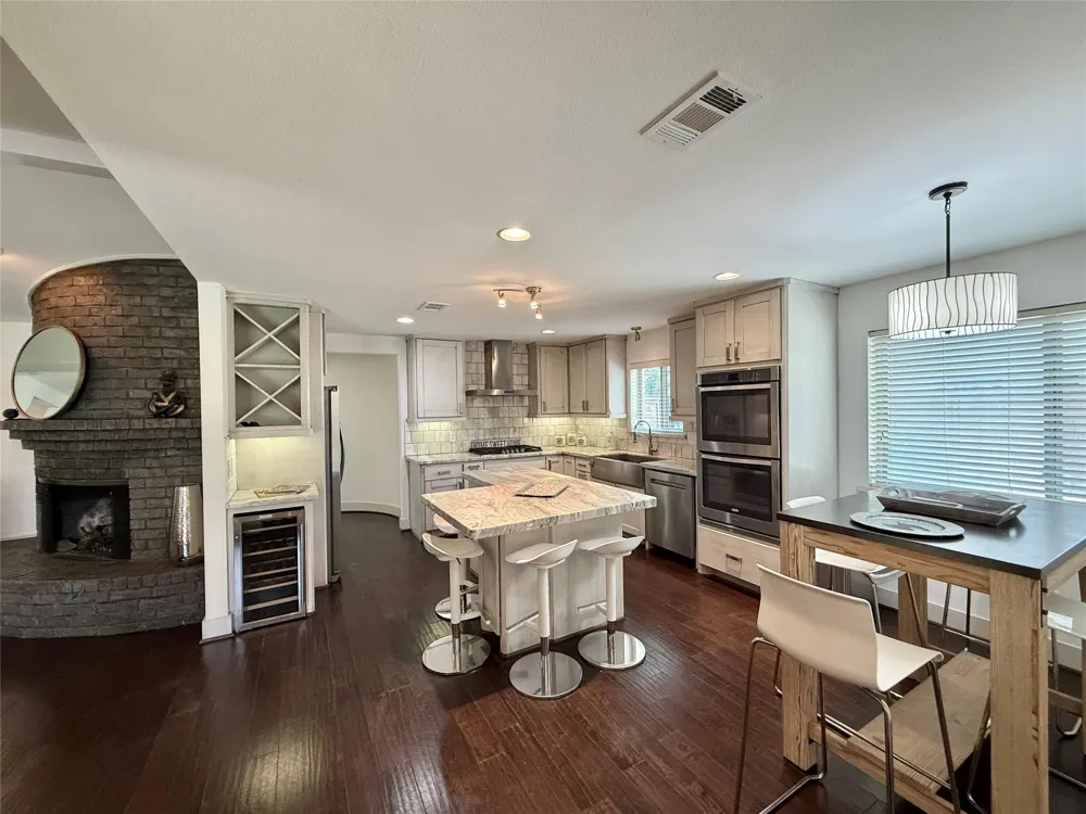 5638 Grape Street Houston, TX 77096