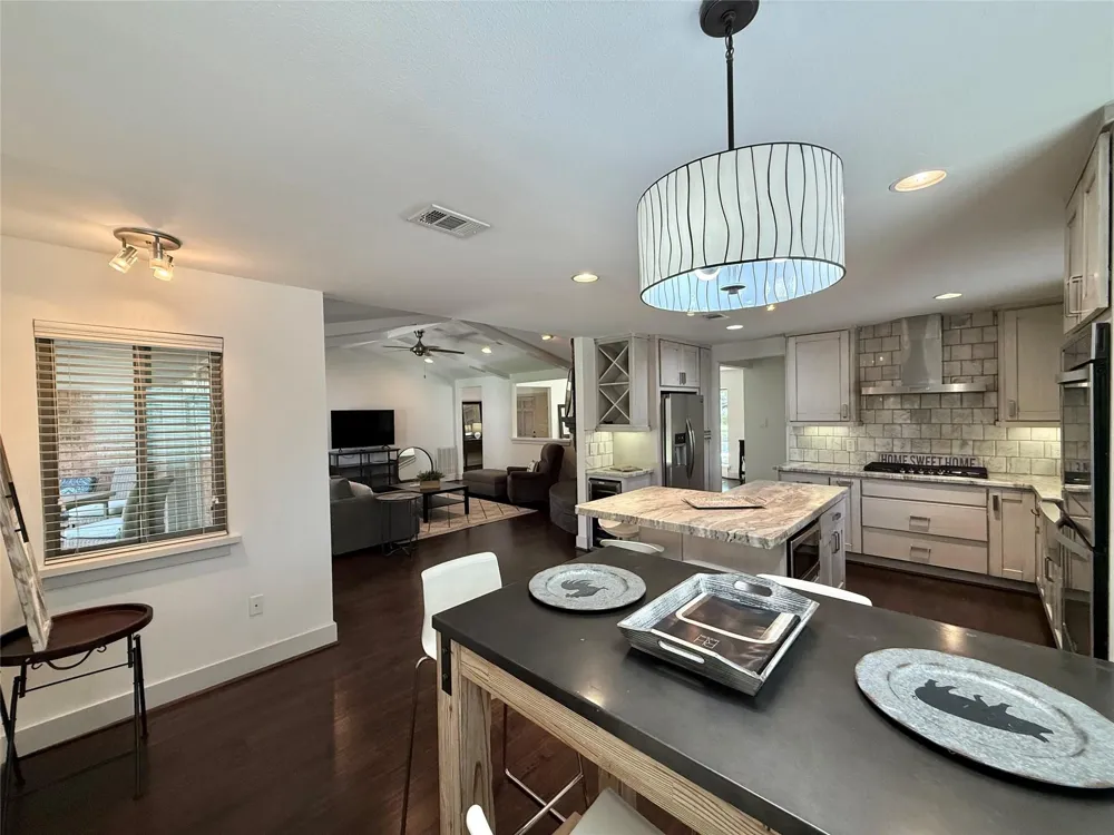 5638 Grape Street Houston, TX 77096
