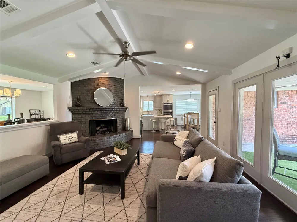 5638 Grape Street Houston, TX 77096