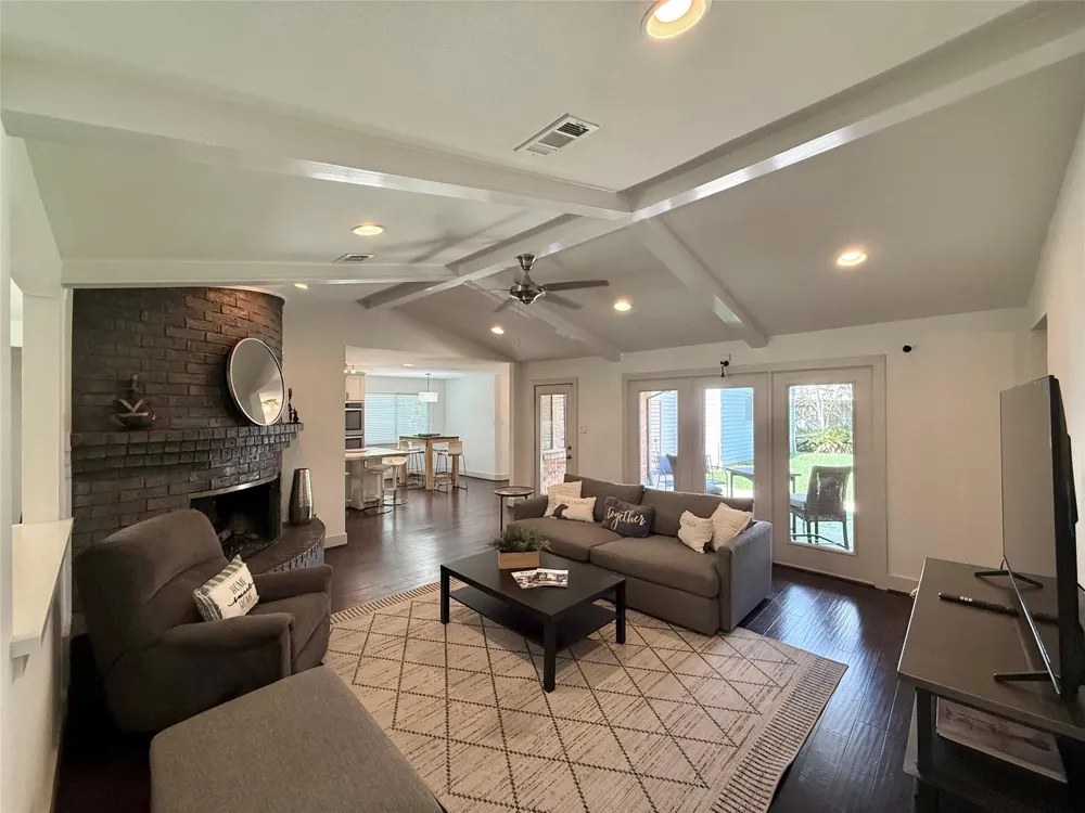 5638 Grape Street Houston, TX 77096