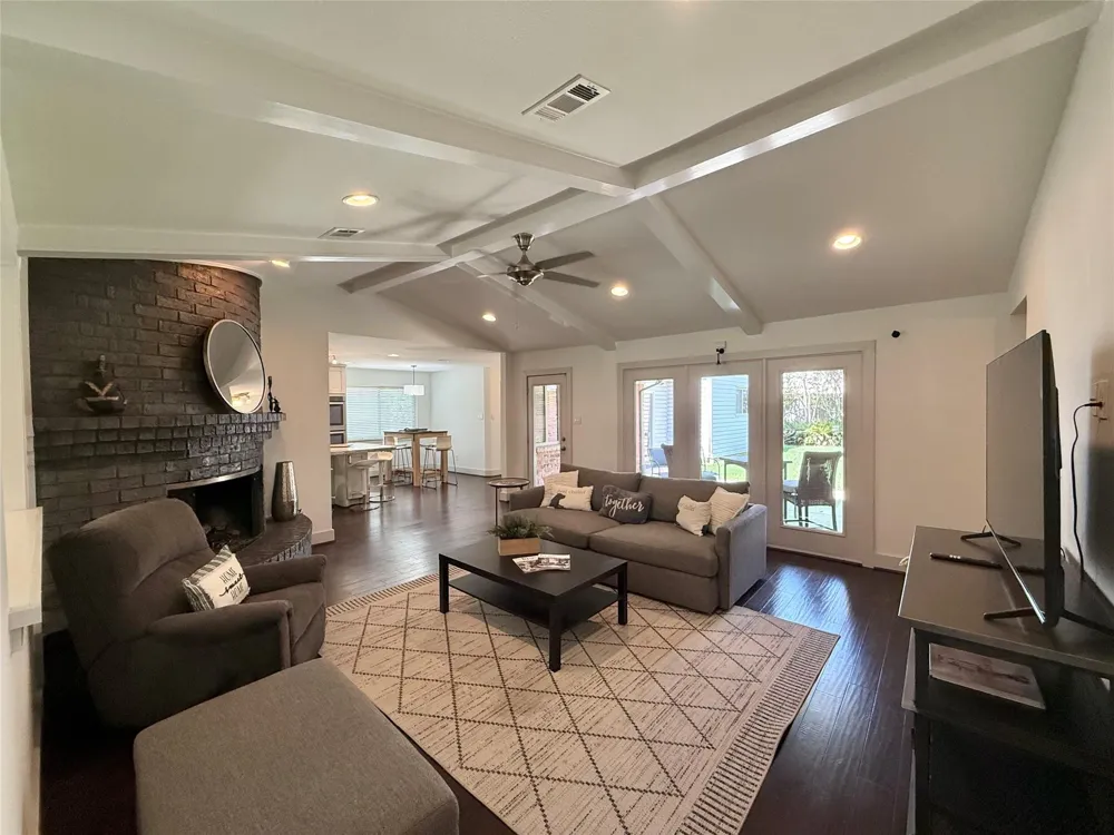5638 Grape Street Houston, TX 77096