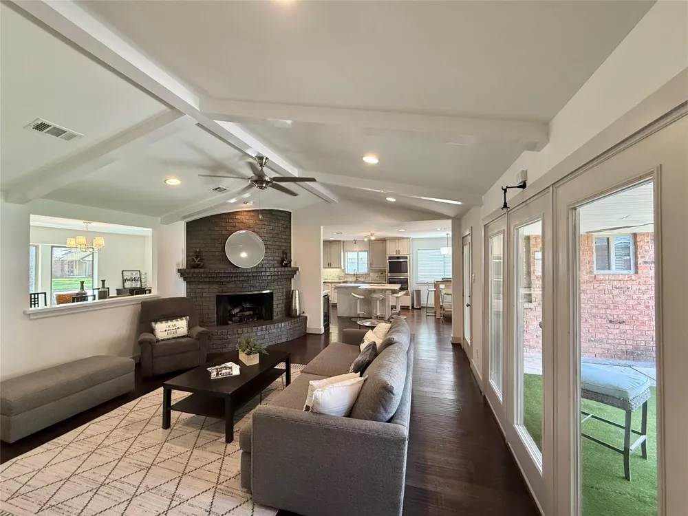 5638 Grape Street Houston, TX 77096