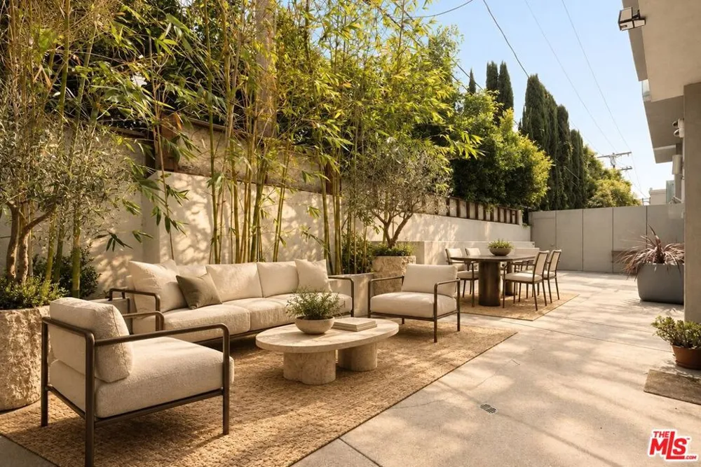 928 Croft Avenue #102 Los Angeles, CA 90069