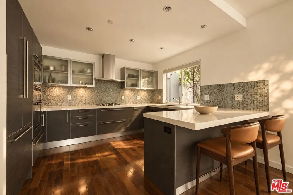928 Croft Avenue #102 Los Angeles, CA 90069