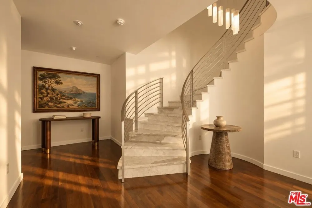 928 Croft Avenue #102 Los Angeles, CA 90069
