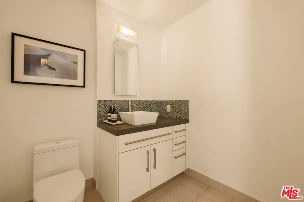 928 Croft Avenue #102 Los Angeles, CA 90069