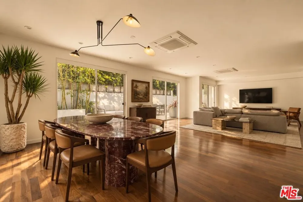 928 Croft Avenue #102 Los Angeles, CA 90069