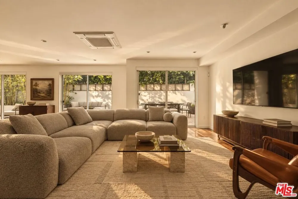 928 Croft Avenue #102 Los Angeles, CA 90069