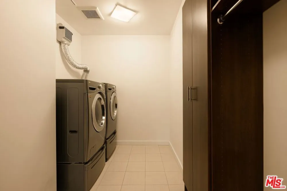 928 Croft Avenue #102 Los Angeles, CA 90069