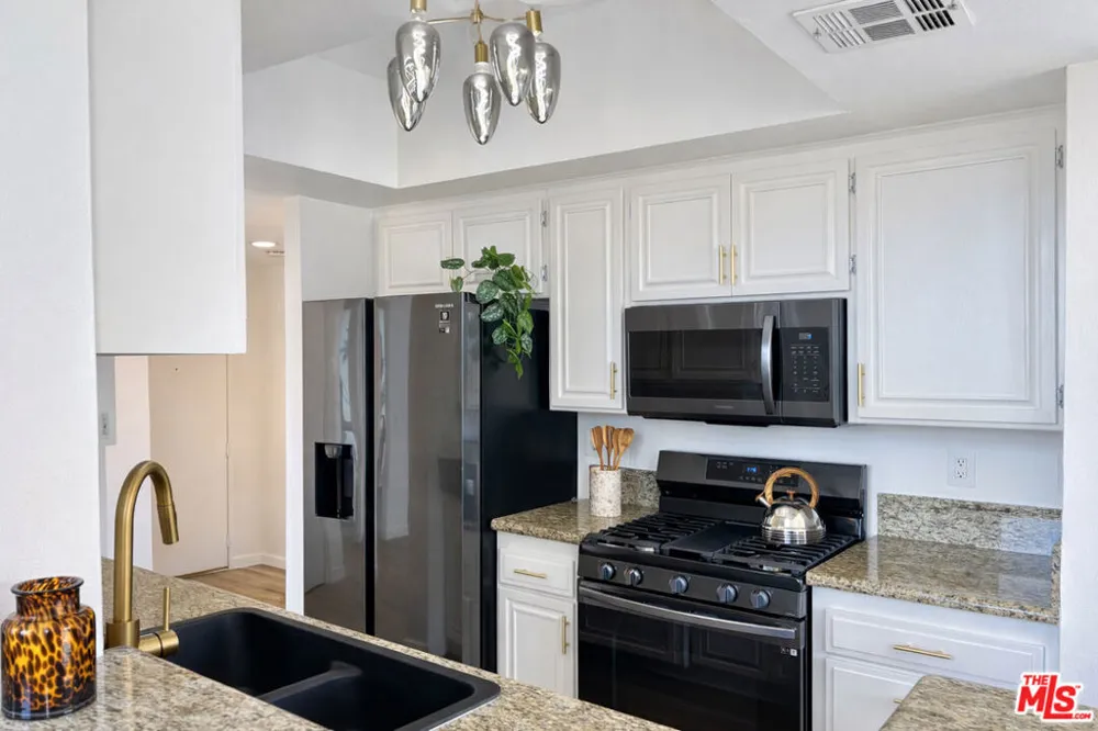 13920 Moorpark Street #308 Sherman Oaks, CA 91423