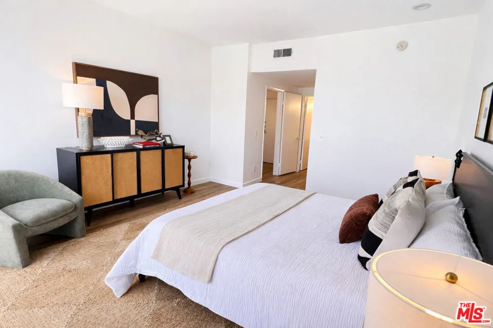 13920 Moorpark Street #308 Sherman Oaks, CA 91423