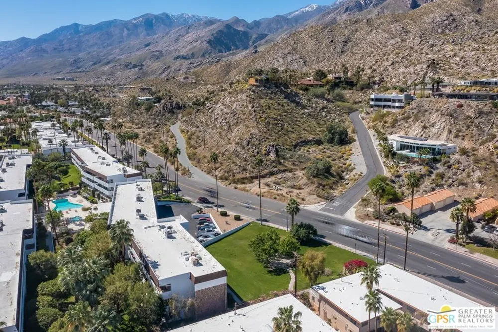 2300 S Palm Canyon Drive #31 Palm Springs, CA 92264