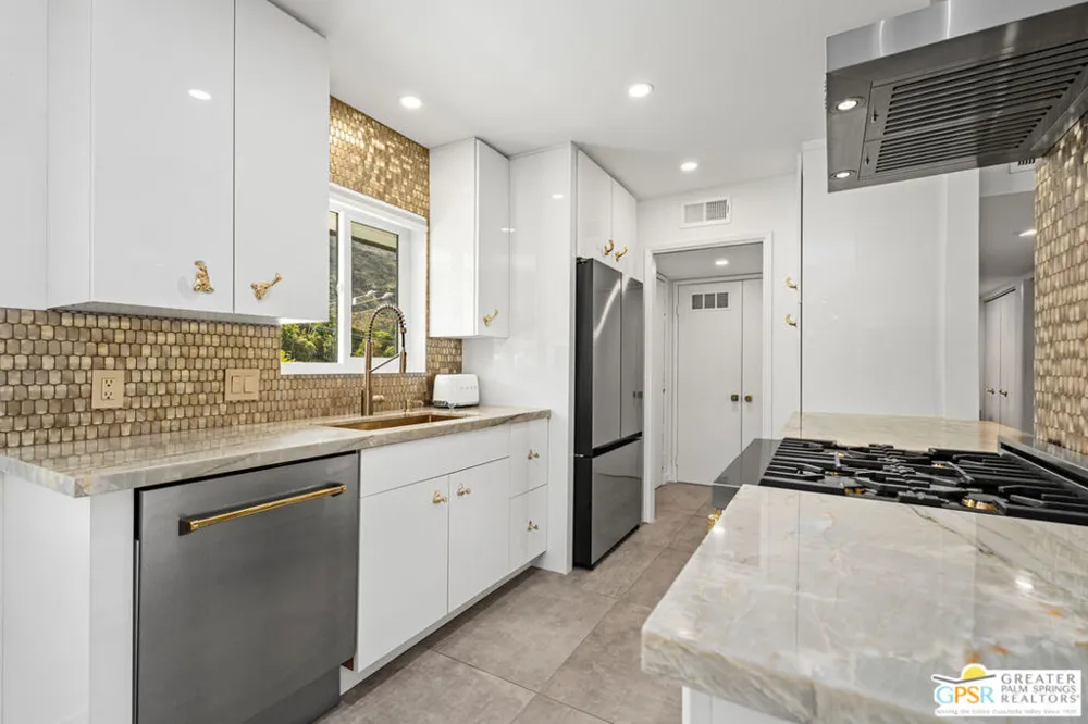 2300 S Palm Canyon Drive #31 Palm Springs, CA 92264