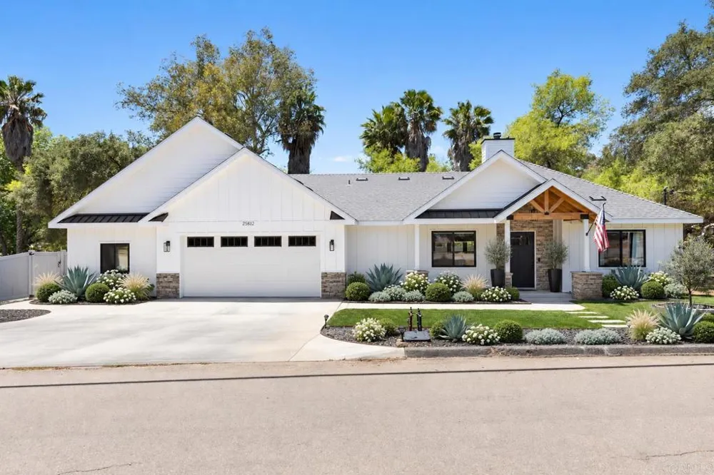 25812 Willow Lane Escondido, CA 92026