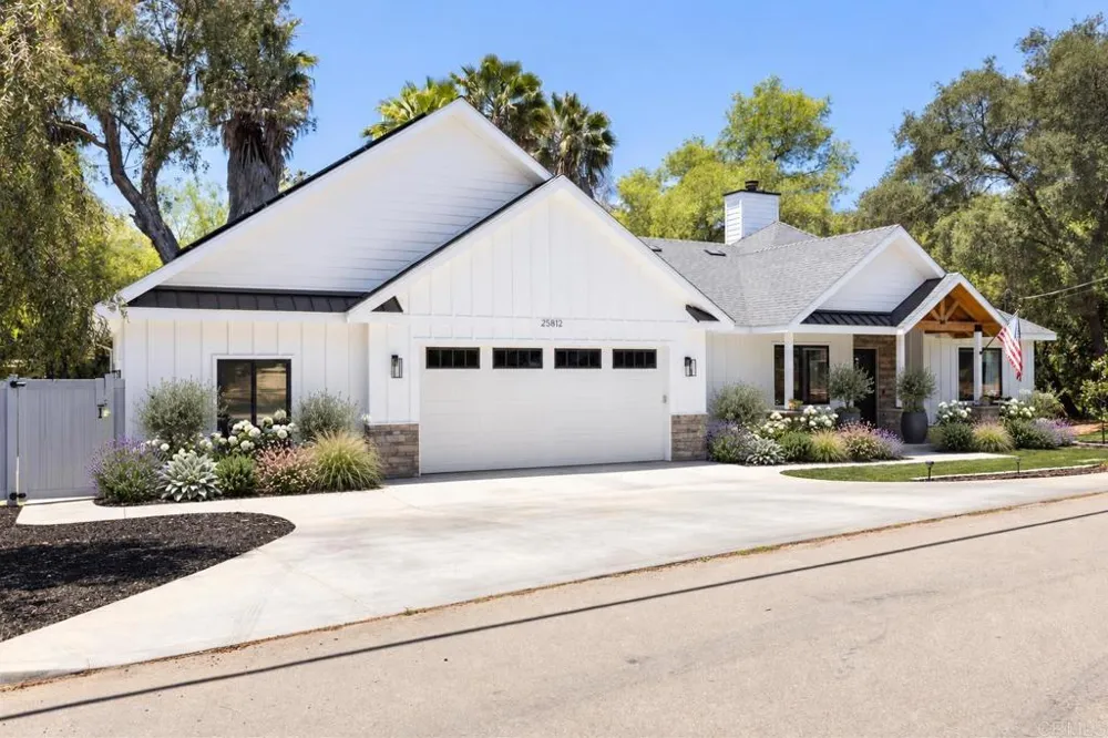 25812 Willow Lane Escondido, CA 92026