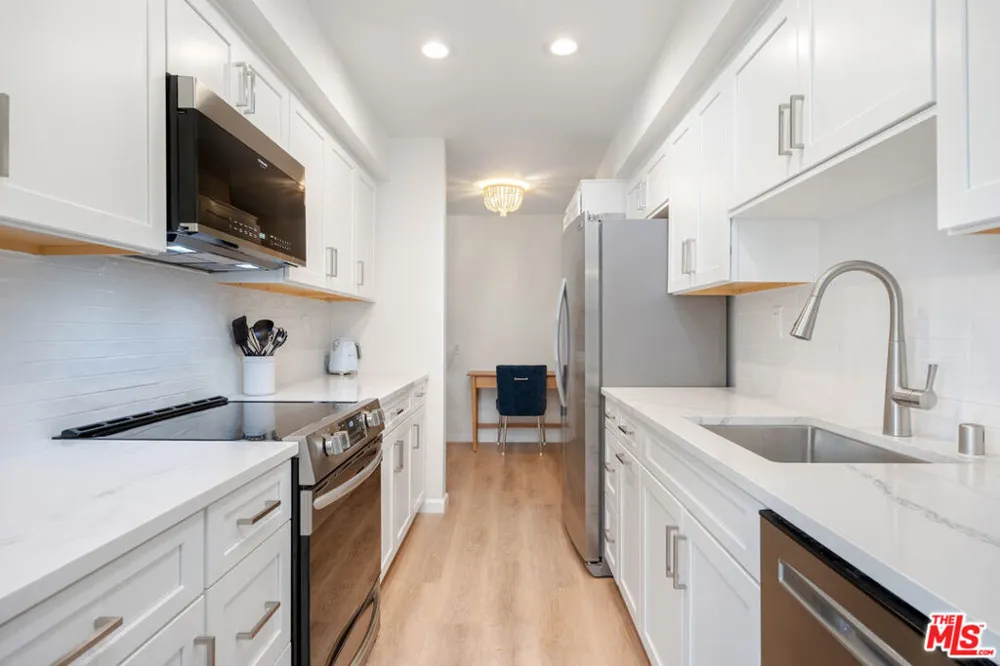 809 S Bundy Drive #205 Los Angeles, CA 90049