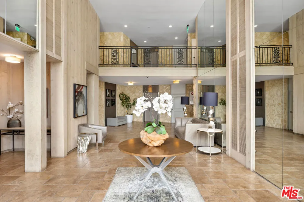 809 S Bundy Drive #205 Los Angeles, CA 90049