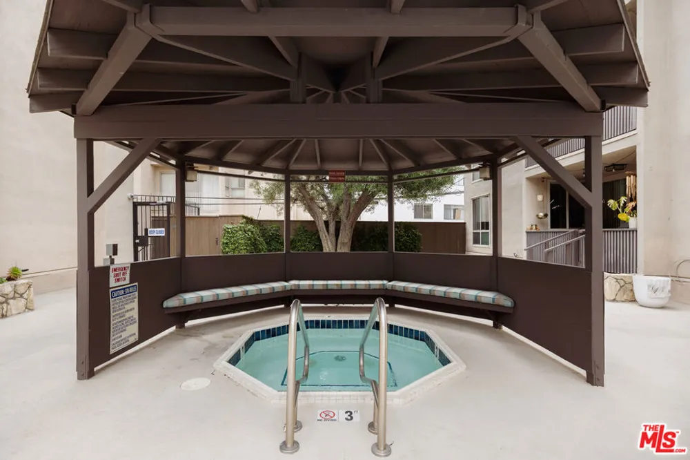 809 S Bundy Drive #205 Los Angeles, CA 90049