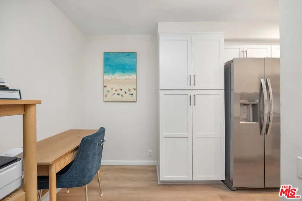 809 S Bundy Drive #205 Los Angeles, CA 90049