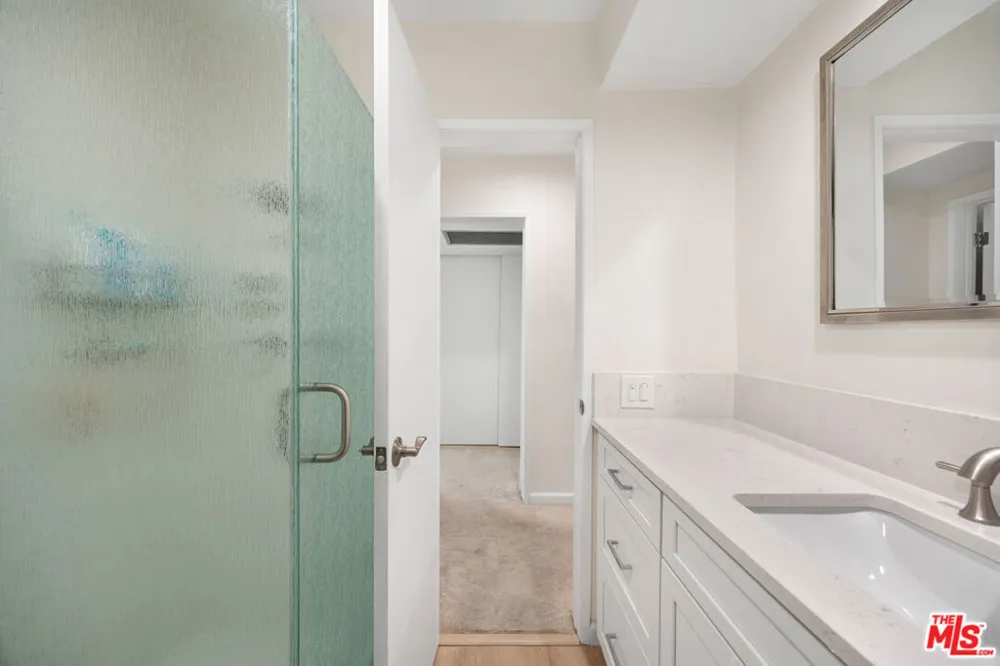 809 S Bundy Drive #205 Los Angeles, CA 90049