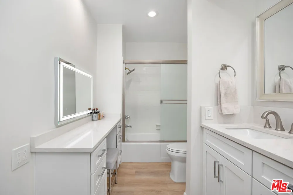 809 S Bundy Drive #205 Los Angeles, CA 90049
